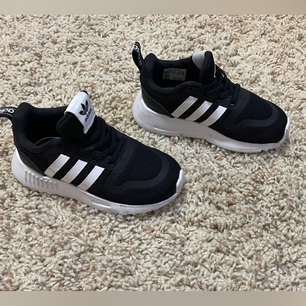 Adidas toddler shoes size 7k
